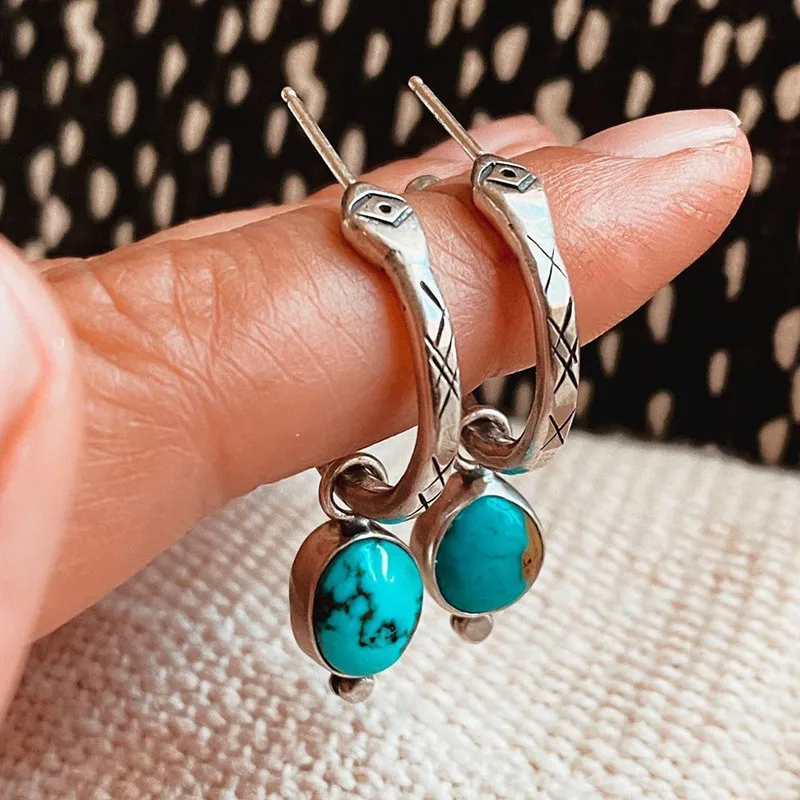 

Retro Personality Turquoise Earrings Female Temperament Earrings Ancient Silver Ear Buckle Noble Earrings Hipster Ear Jewelry
