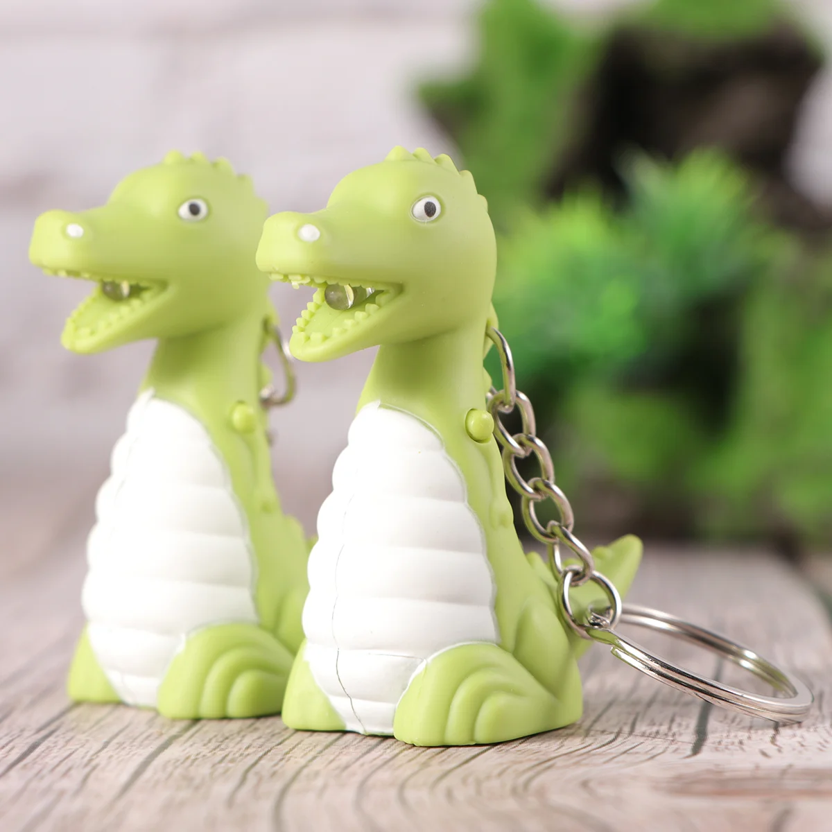 

2pcs Simulation Keyring LED Light Vocal Car Pendant Keychains for Handbag Phone Pendant Decoration for Girls