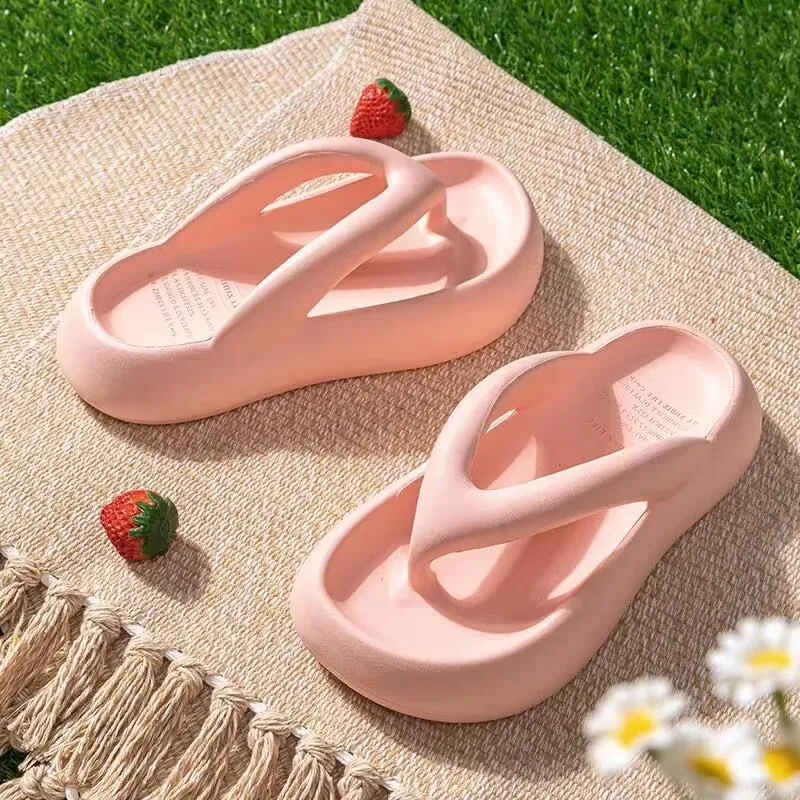 New ladies slippers thick-soled anti-slip ladies flip-flops summer beach sandals increase slippers indoor and outdoor.
