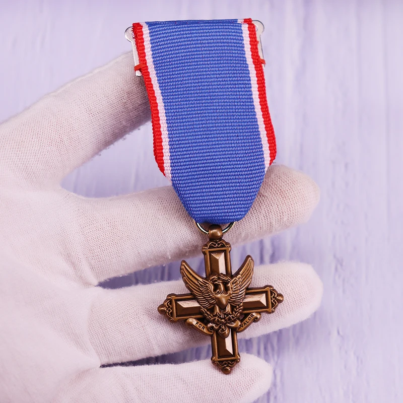 The Distinguished Service Cross Army U.S. Military Award Medal For Honor Badge