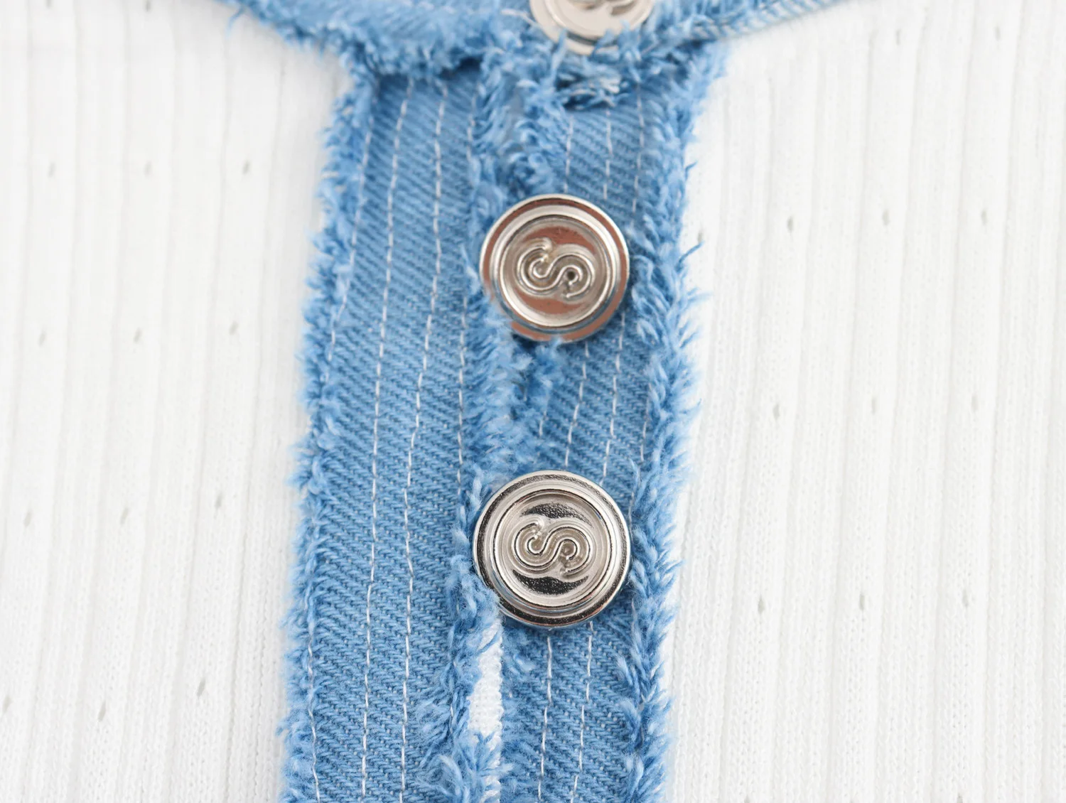 Женское джинсовое платье в стиле пэчворк однобортное длинное трикотажное с