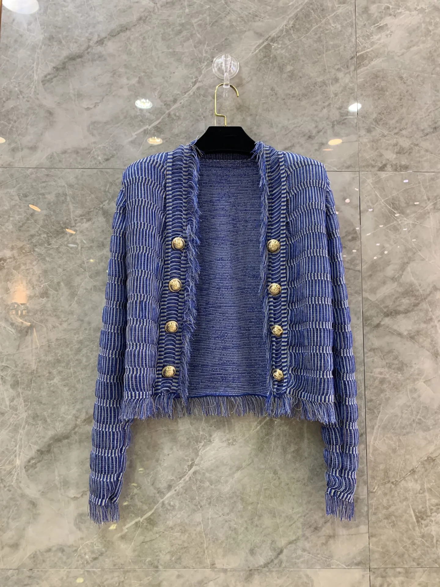 

2022 spring new women's double layer tassel edge metal buckle blue contrast silk cardigan coat
