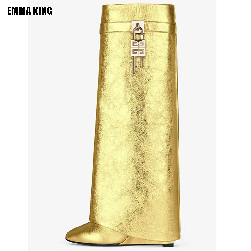 

Женские сапоги до колена, золотистые сапоги с круглым носком и металлическим замком, на высокой танкетке, с ремешком и пряжкой, со складками, 2023