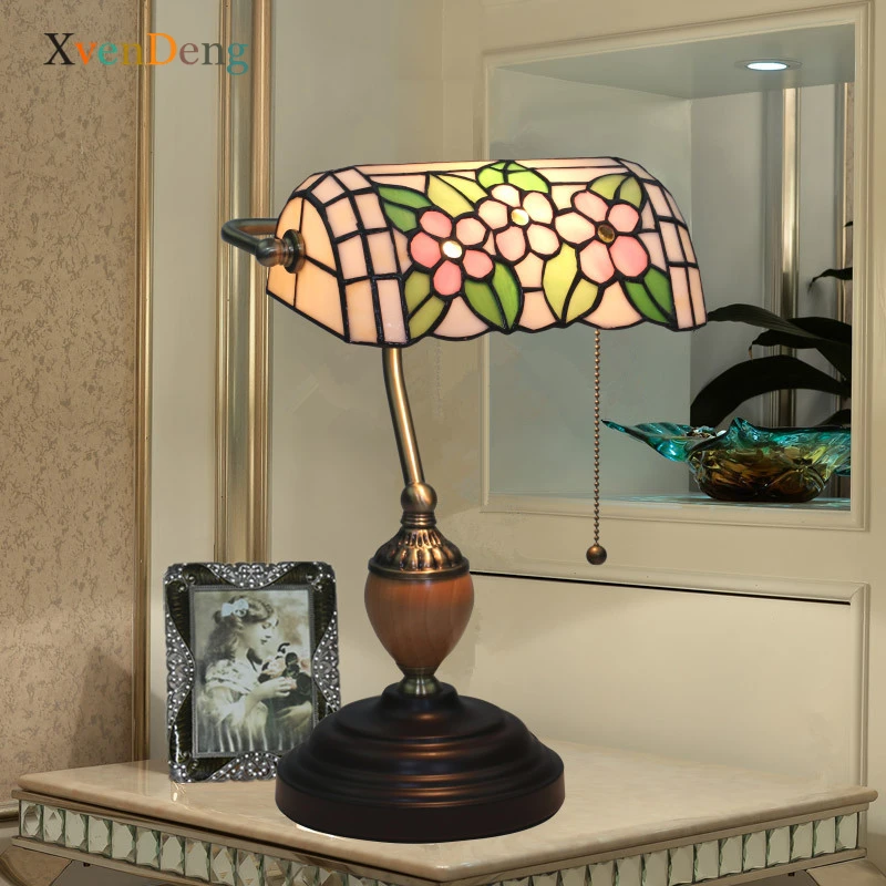 

Настольные лампы Тиффани из витражного стекла для спальни, ванной, гостиной, домашний декор, настольная лампа, винтажный цветочный светодио...