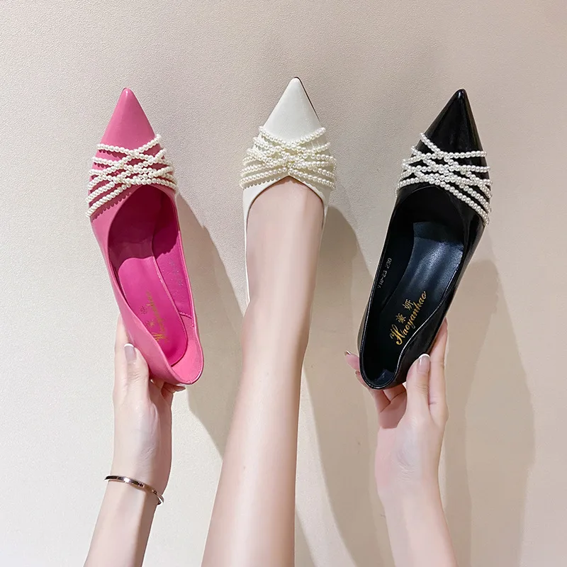 

Туфли-лодочки женские на шпильке, искусственная кожа, заостренный носок, перламутровый тонкий каблук, элегантная обувь с бусинами, свадебные туфли