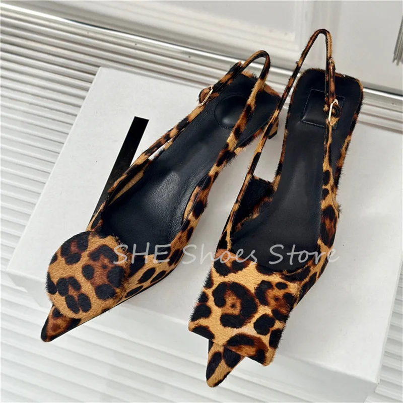 Dissymmetry женские босоножки на тонком каблуке с пряжкой и острым носком пикантные