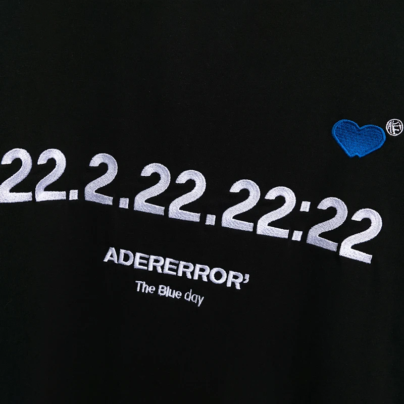 Женская футболка с коротким рукавом принтом в виде сердца |