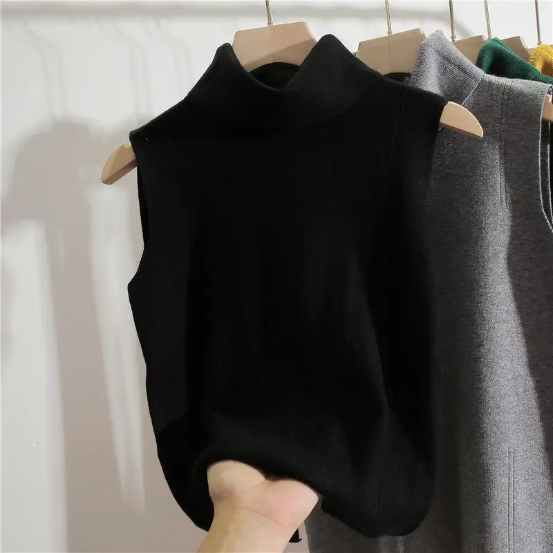 Пуловер с воротником-стойкой под водолазку