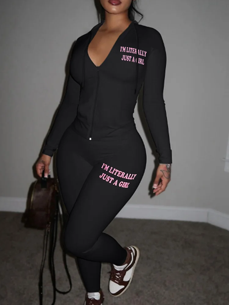 Женский спортивный костюм