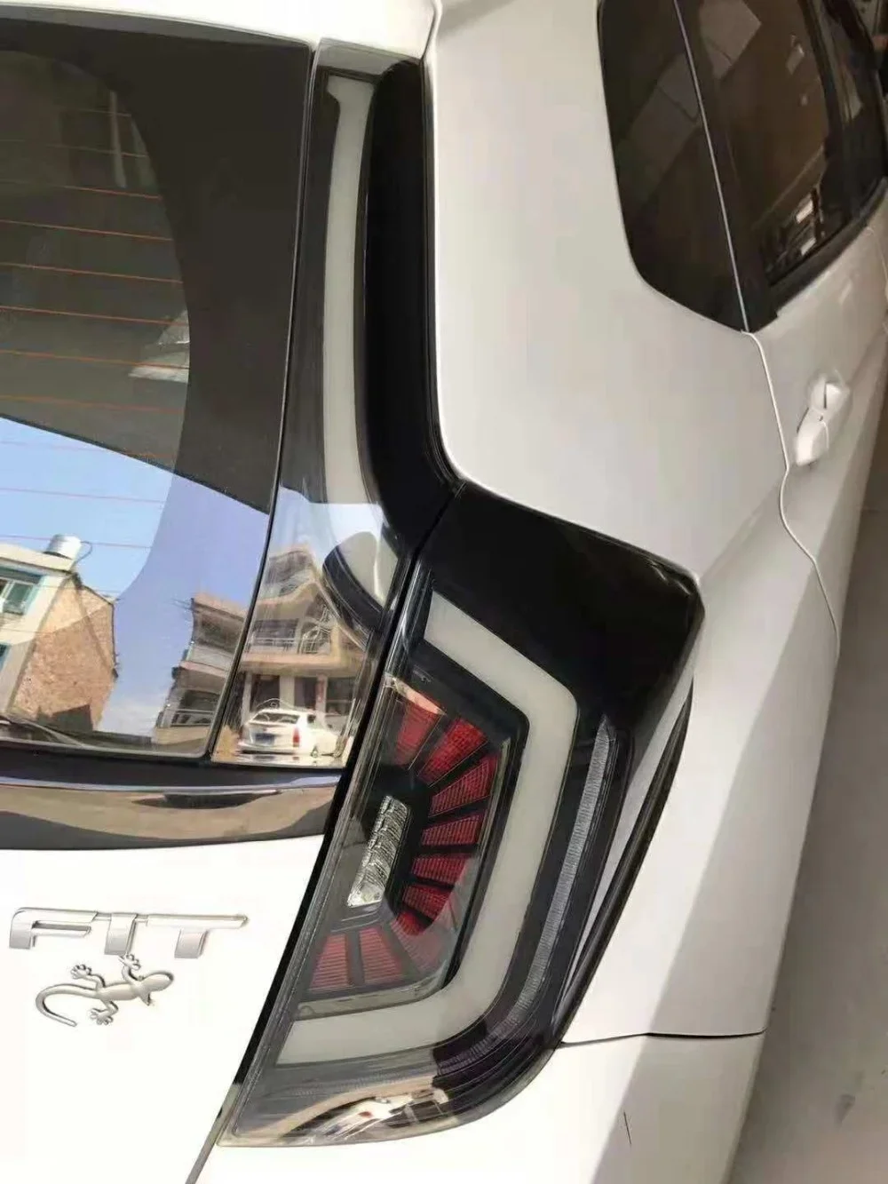 Задний фонарь Osmrk в сборе для Honda Fit Jazz 2014-2018
