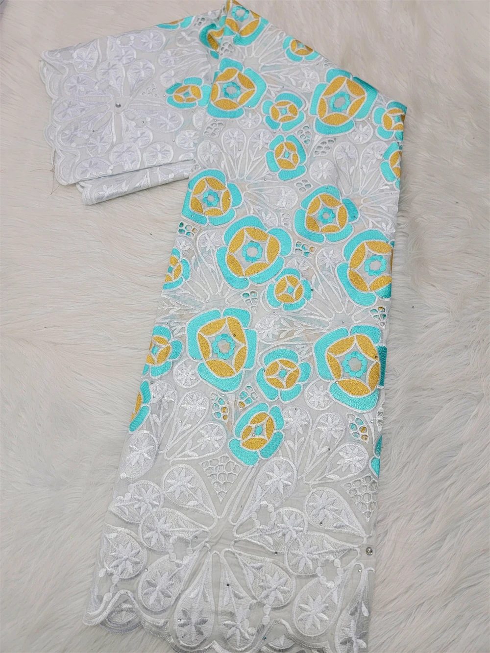 

Новая африканская кружевная ткань 100% хлопок 2022 Высококачественная швейцарская вуаль кружева в Швейцарии нигерийская кружевная ткань для с...