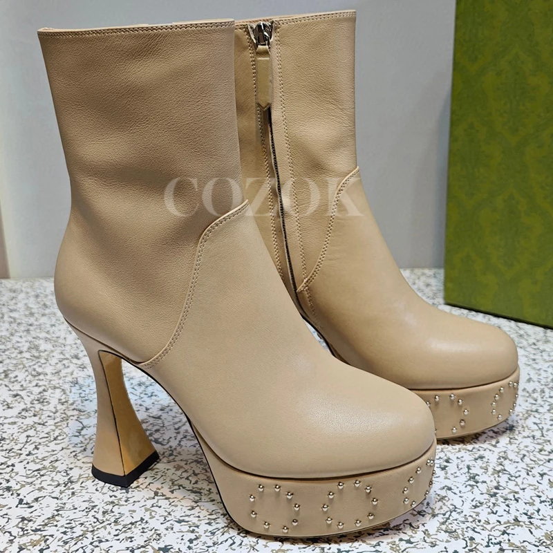 

Ботильоны женские из натуральной кожи, уникальный металлический декор, короткие сапоги на платформе, обувь для вечеринок, Ранняя осень