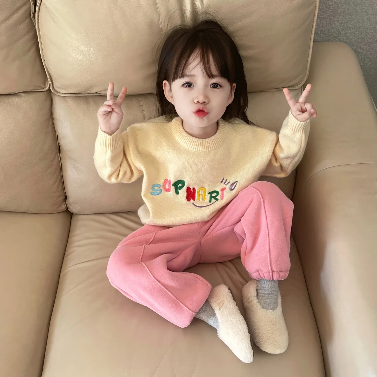 

Одежда простая 2022, милый топ для девочек, пуловер, повседневный милый свитер с вышивкой и надписью, осенне-зимний Корейский стиль для детей