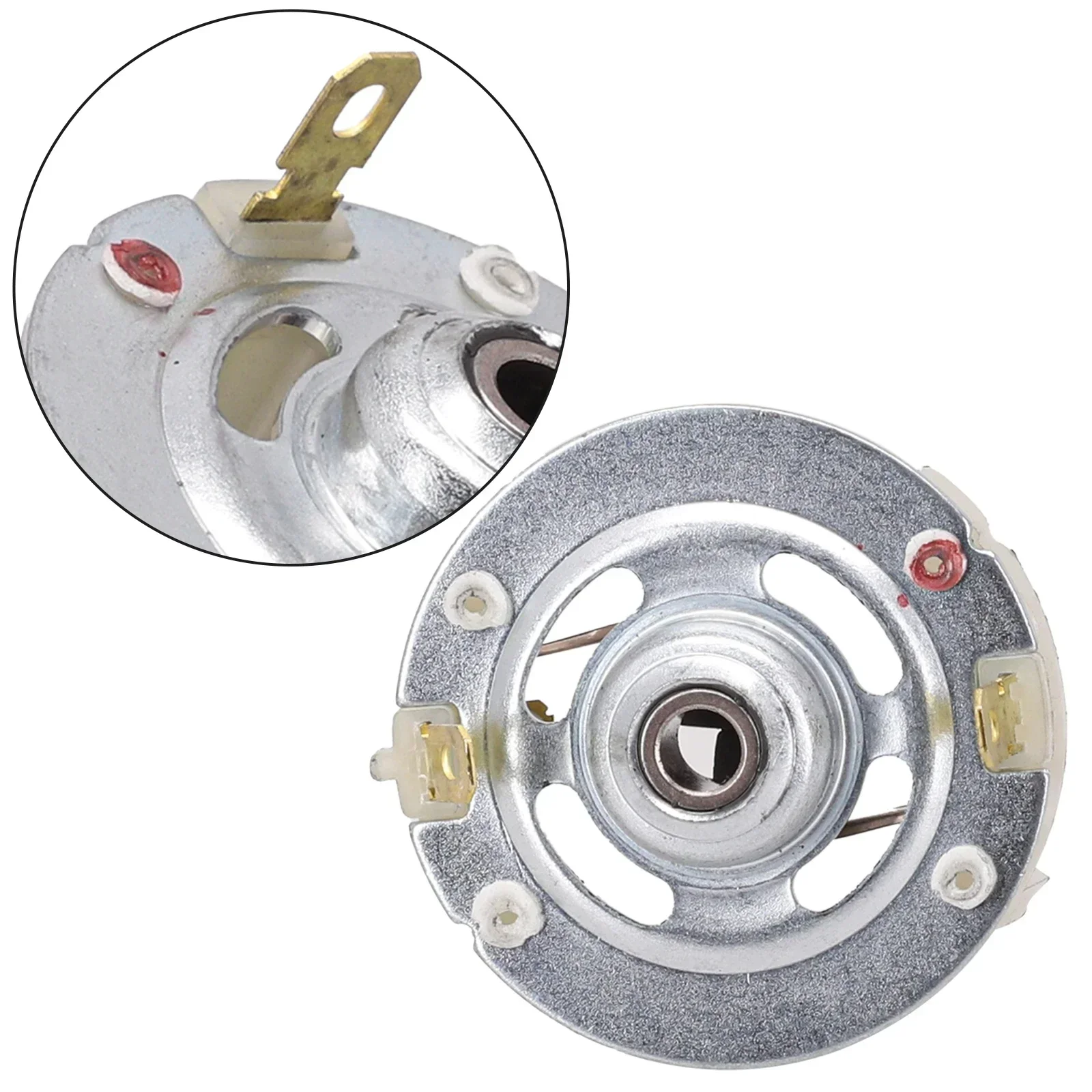 gorąca sprzedaż najnowszy przydatny uchwyt na szczotki węgiel 40*40*35mm dla RS775 RS750 RS755 plastikowe części do komutacji szczotek