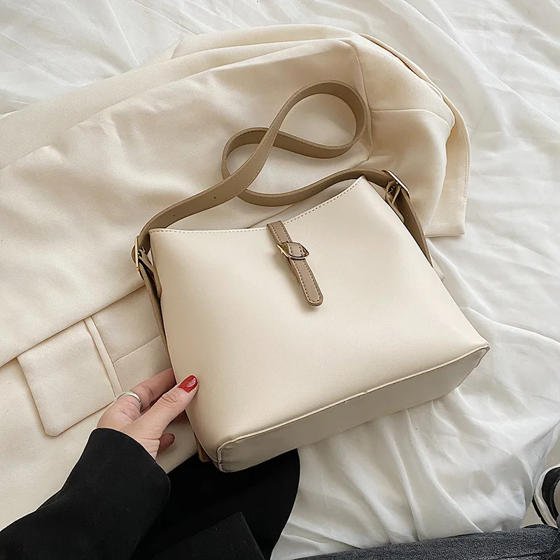 

Bag Women 2022 New Summer Lady Bag Fashion Bucket Bag Literature And Art Soft Leather Large Capacity Shoulder Diagonal Bag