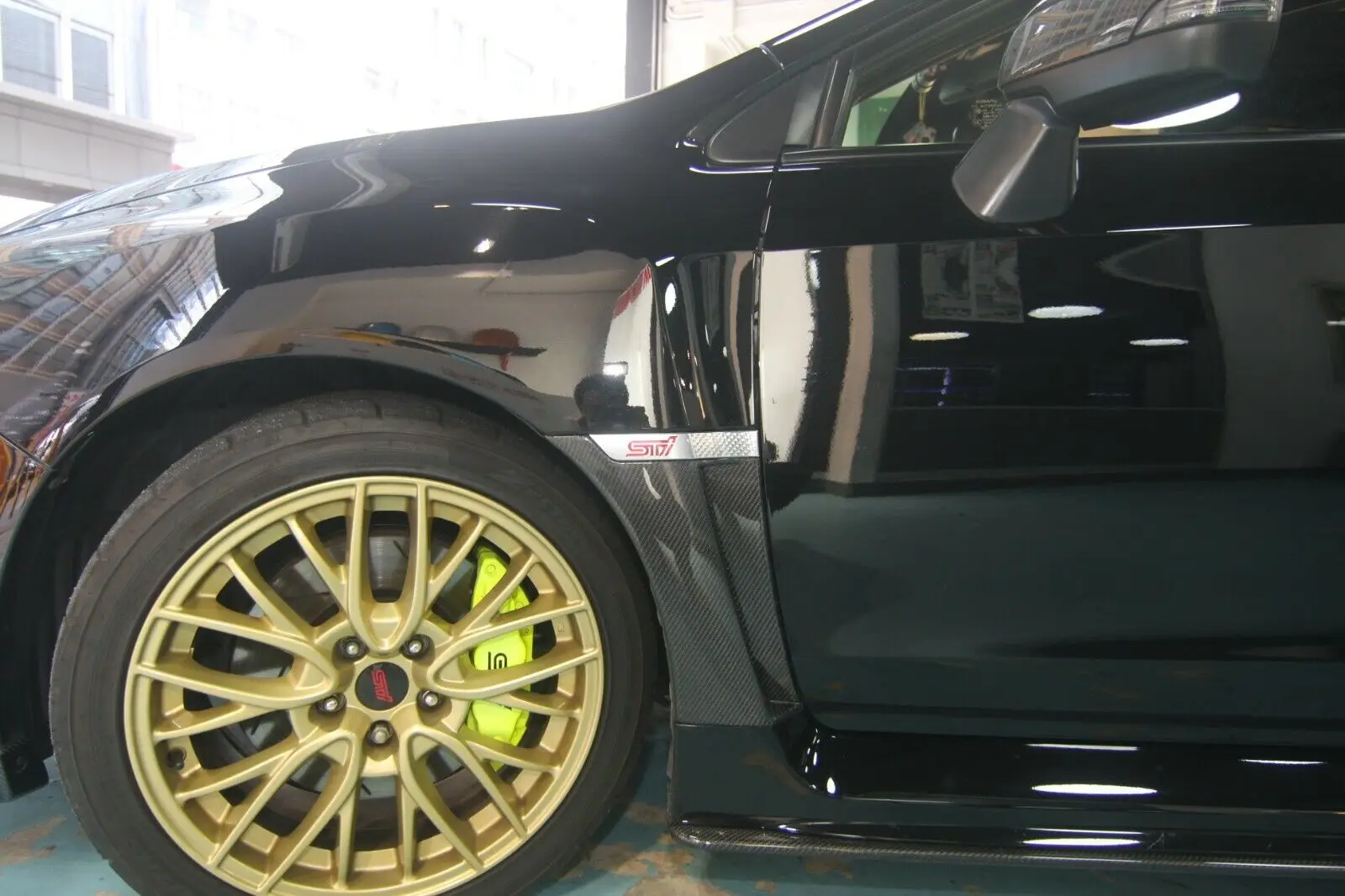 Переднее крыло из углеродного волокна под вентиляционное отверстие подходит для