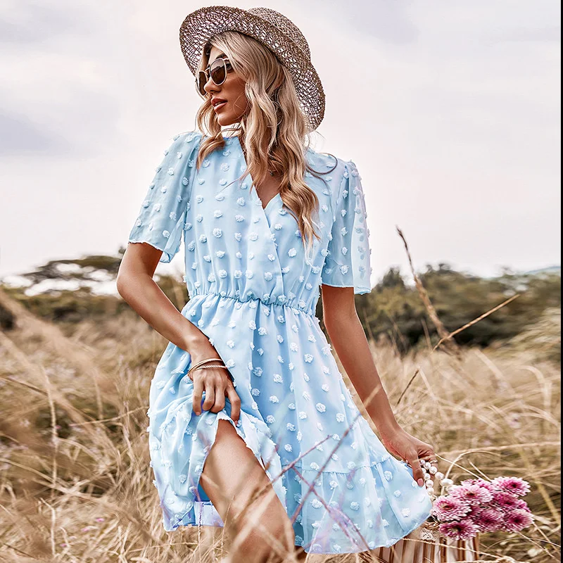 

Женское платье с V-образным вырезом, коротким рукавом и застежкой на талии