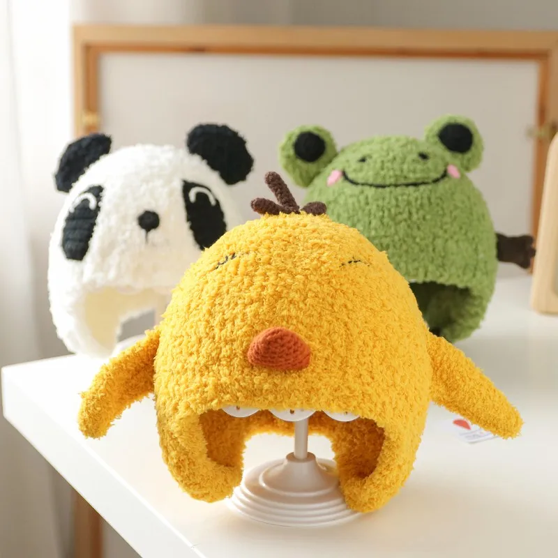 

Детская пушистая зеленая теплая зимняя шапочка-ушанка с мультяшным рисунком Новинка 2022 шапочка-пилот для малышей шапочка-бомбер Осенняя ша...