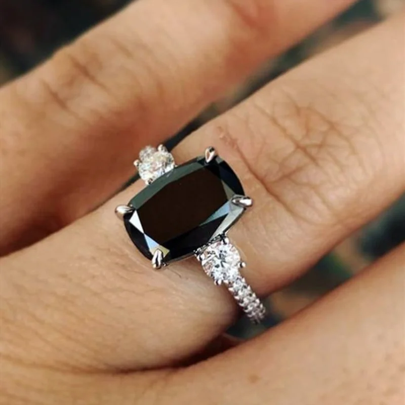 

Vintage Metal Set Black Stone Ring Simple Elegant Ladies Ring