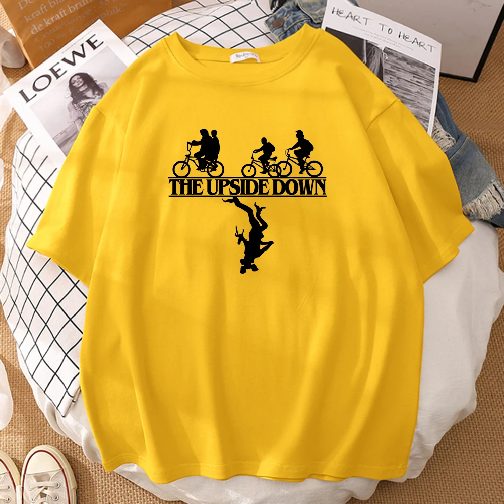 

Футболка мужская с принтом «очень странные дела»