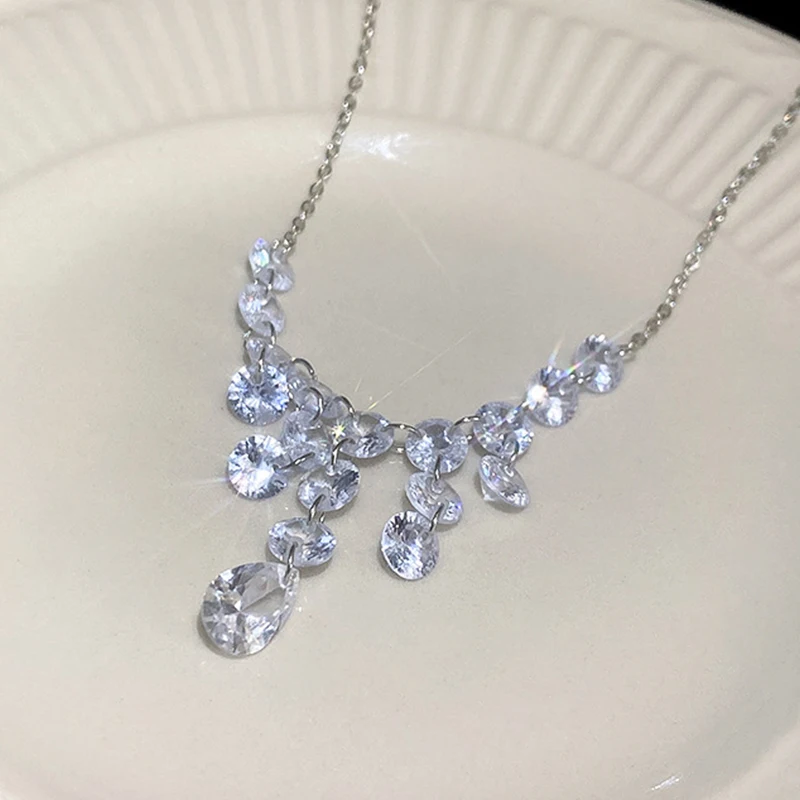 

Simple Trendy Tassel Choker Necklaces for Women Personality Luxury Zircon Clavicle Necklace Fashion Necklace Jewelry Accessories