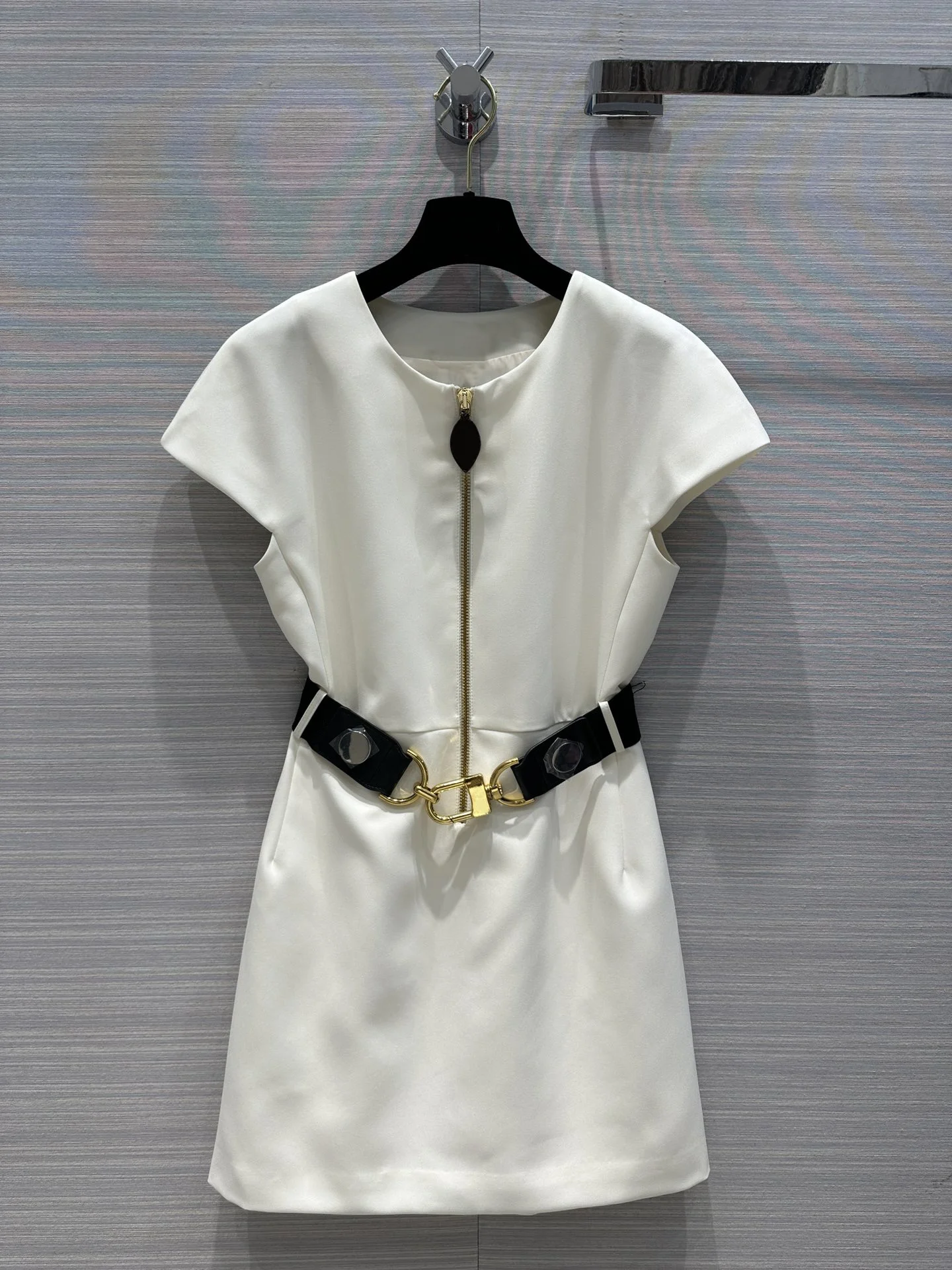 

New dress, metal buckle decorative belt, classic temperament waist version A-line skirt minimalist high-level6.29