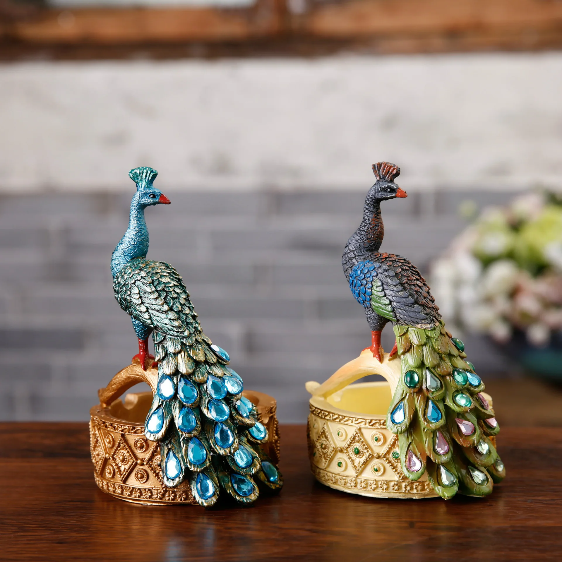 

1Pcs Creative Handcraft Peacock Modelling Design Resin Ashtray Succulent Plants Pot Home Office Decor Resin Ashtray
