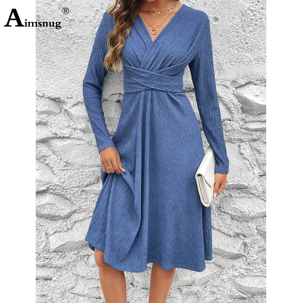 

Женское Элегантное трикотажное платье до колен с V-образным вырезом