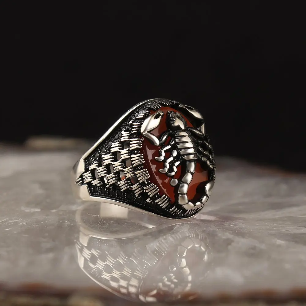 Мужское серебряное кольцо Скорпион из натурального агата