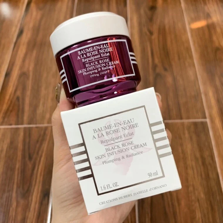 

Brand New Facial cream moisturing skin wet consistant skin protection long lasting wrinkle flatten natural taste for women