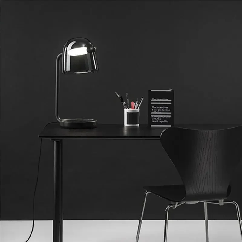 Простая Современная креативная стеклянная настольная лампа дизайнерская в