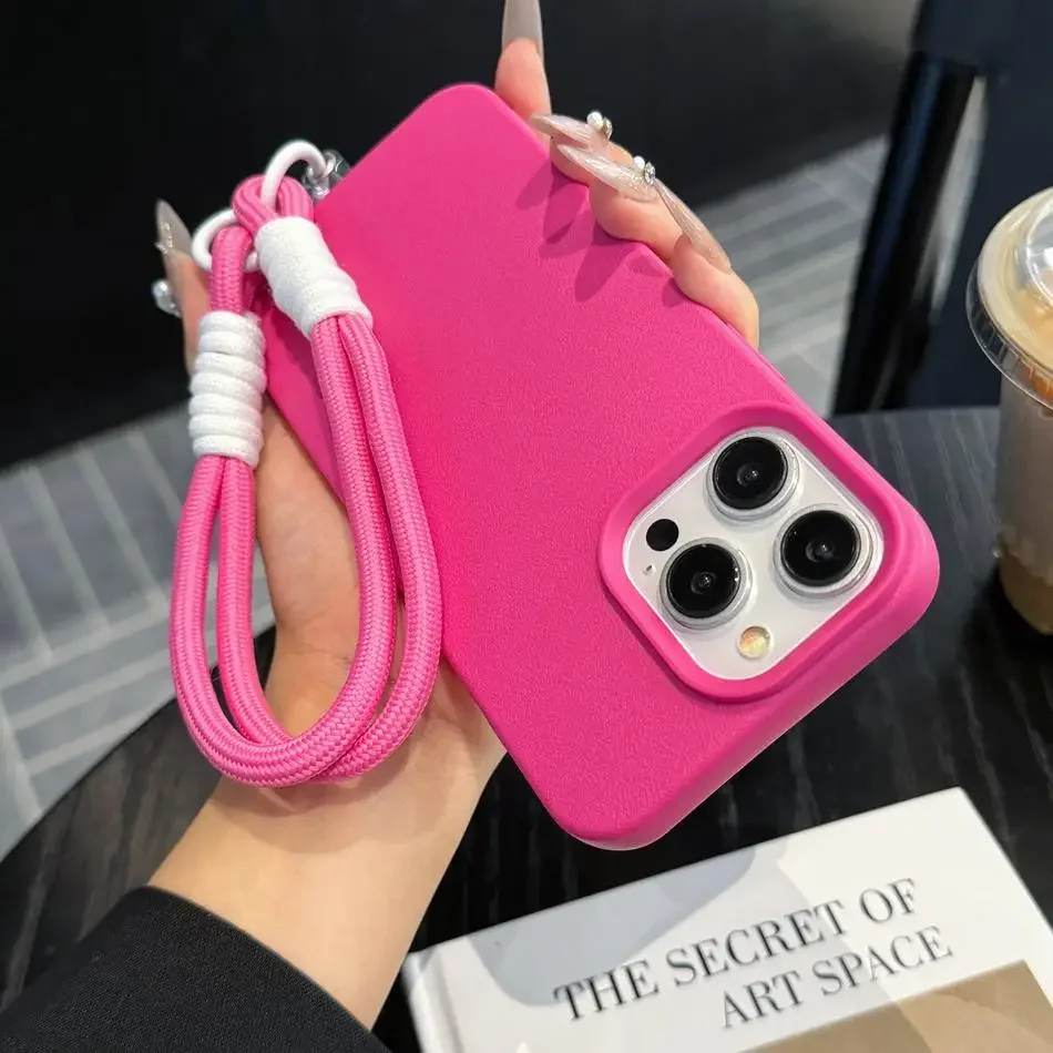 Etui na telefon ze smyczą i łańcuszkiem skóry PU do iPhoneɺ 15 13 12 11 14 pro max X XR XS Max z paskiem Wstrząsoodporny uchwyt Tylna