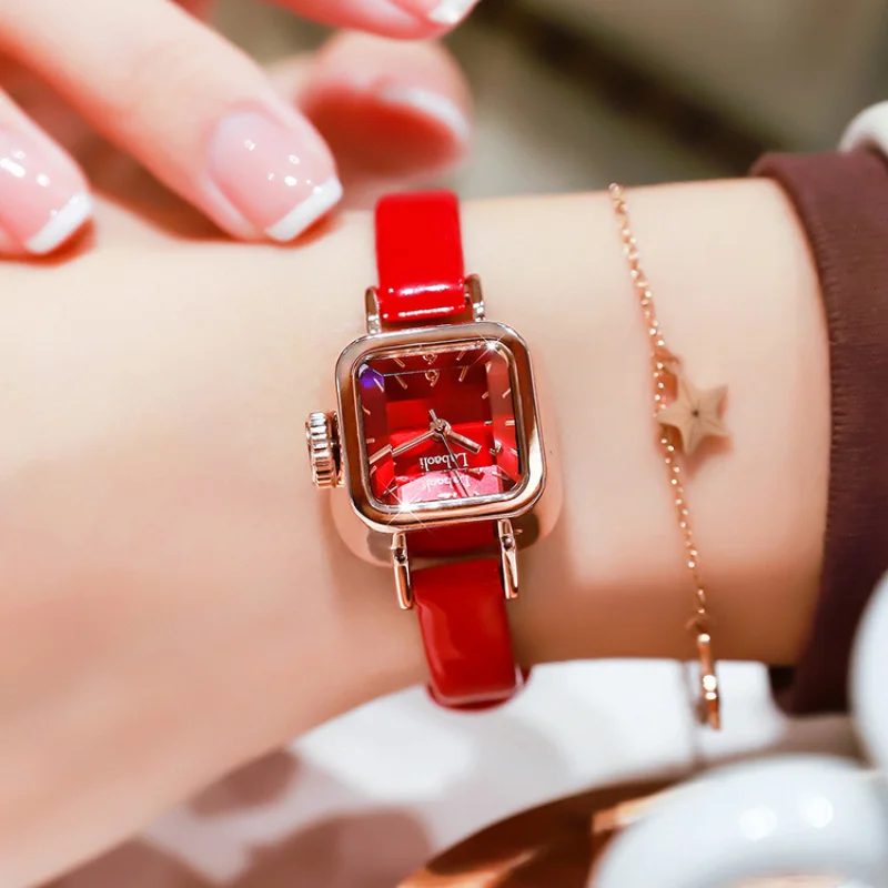 Square LABAOL Classical Women Writst Watches Leather Minimalist Ladies Quartz Watches Rose Gold Small Square Dial Elegant Design