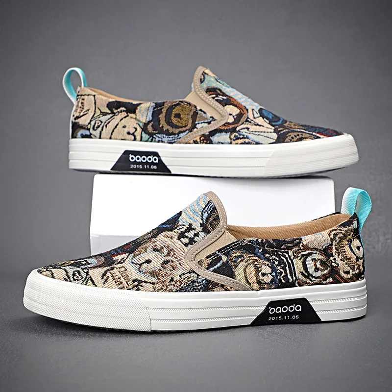 

New Fashion Unisex Loafers Bear Printed Canvas Shoes Men Summer Sneaker Casual Footwear Students Shallow Slip On Latex Insole