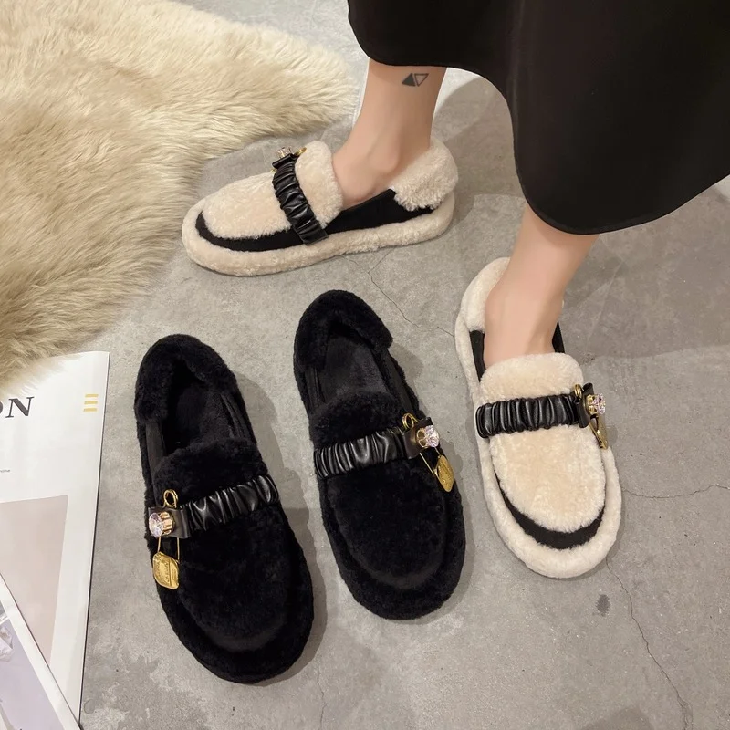 

2022 Autumn and winter new style add velvet water diamond bean shoes lazy people a foot pedal loafer female casual single shoes