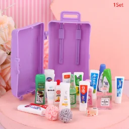 

1Set 1:12 Dollhouse Miniature Bathroom Supplies Shampoo Shower Gel Body Wash Toothpaste Perfume w/Suitcase Kid Pretend Play Toy