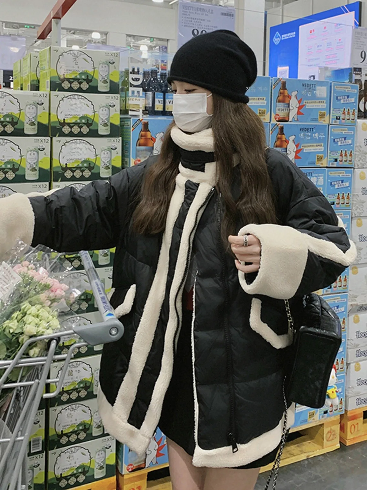 Пуховик женский зимний из черной овечьей шерсти 2024