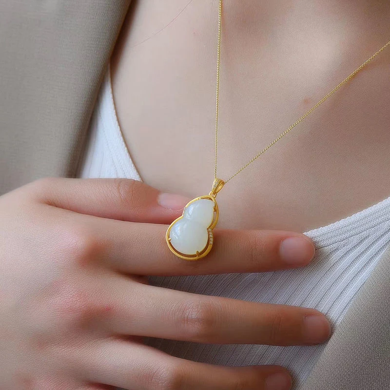 Женское Ожерелье из халцедона с подвеской в виде тыквы