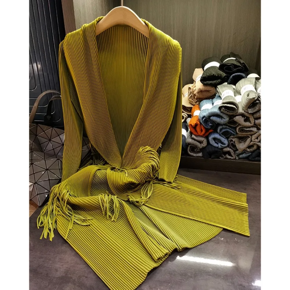 

Pleated Simple Solid Color Trench Coat 2023 Autumn New Miyake Fashion Simple Temperament Versatile Tassel Long Large Size Coat