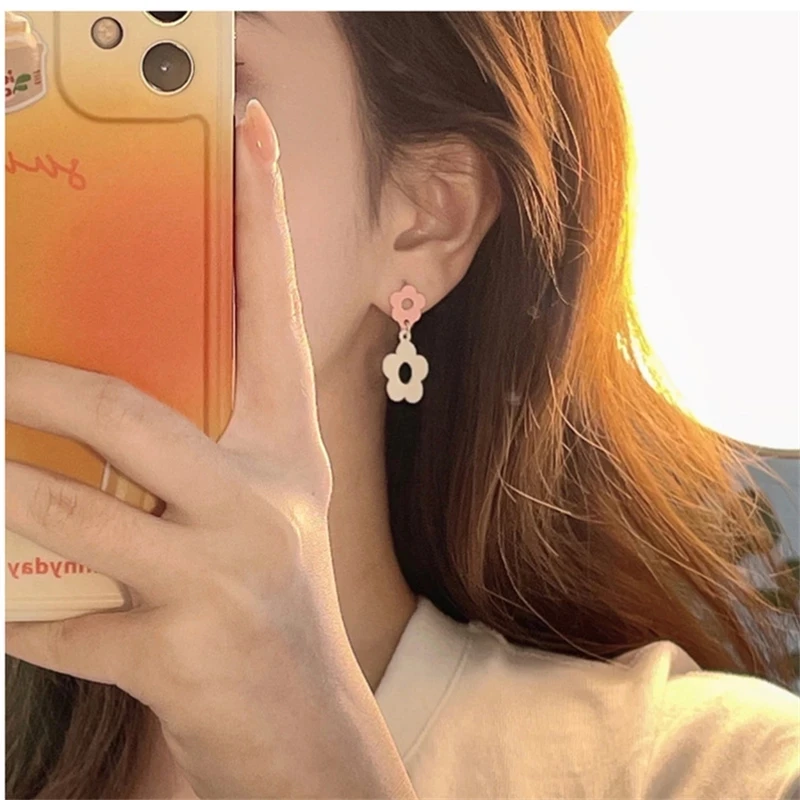 Женские серьги-гвоздики AOMU розовые акриловые в Корейском стиле с цветком