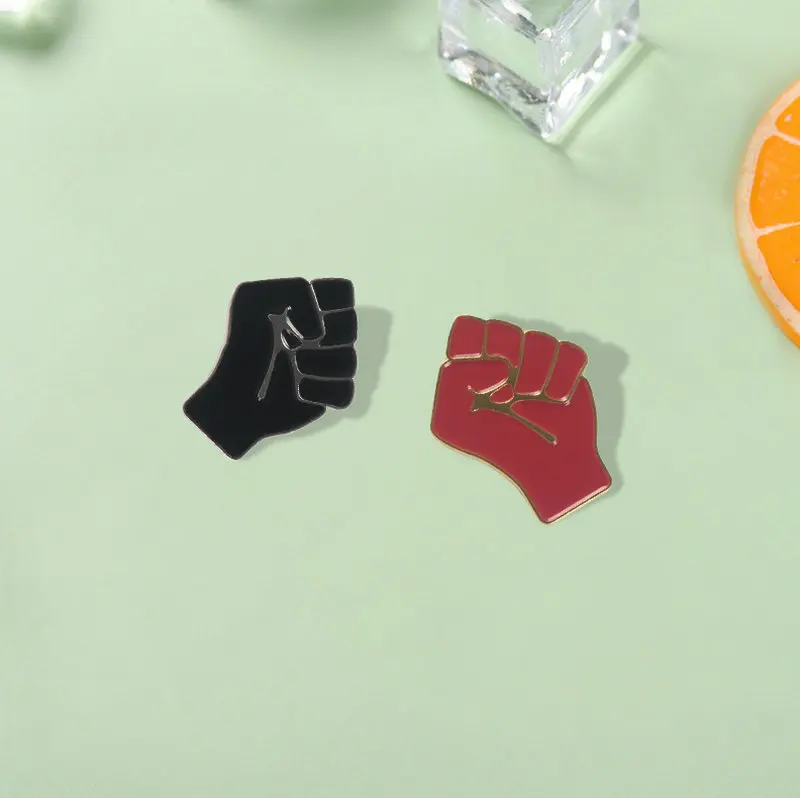 Эмалированная булавка с приподнятым кулаком солидарности, красная черная брошь на сумку, шляпу, одежду, лацкан, булавка, значок, черная живая материя, ювелирное изделие, подарок