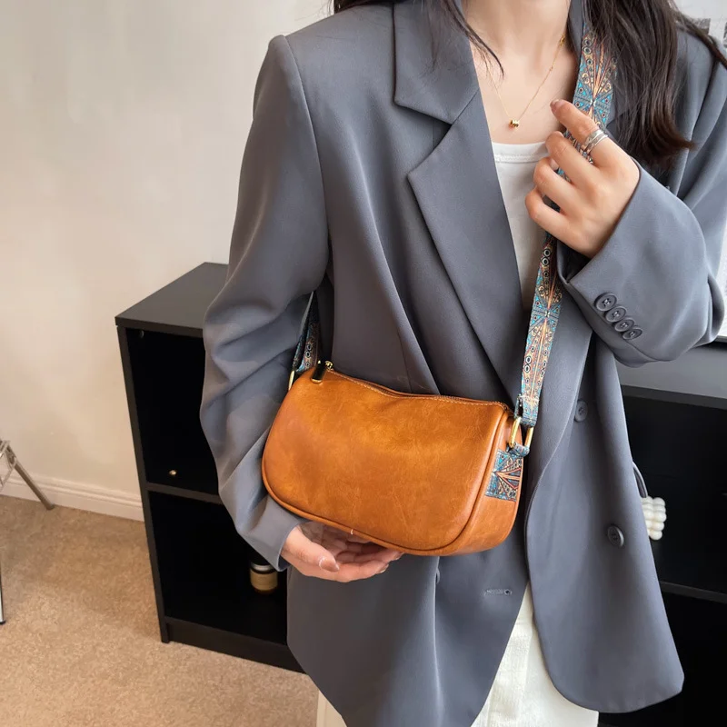 Niche Design Everything Wide Strap Crossbody Bag Women's New Fashion Single Shoulder Boston Pillow Bag