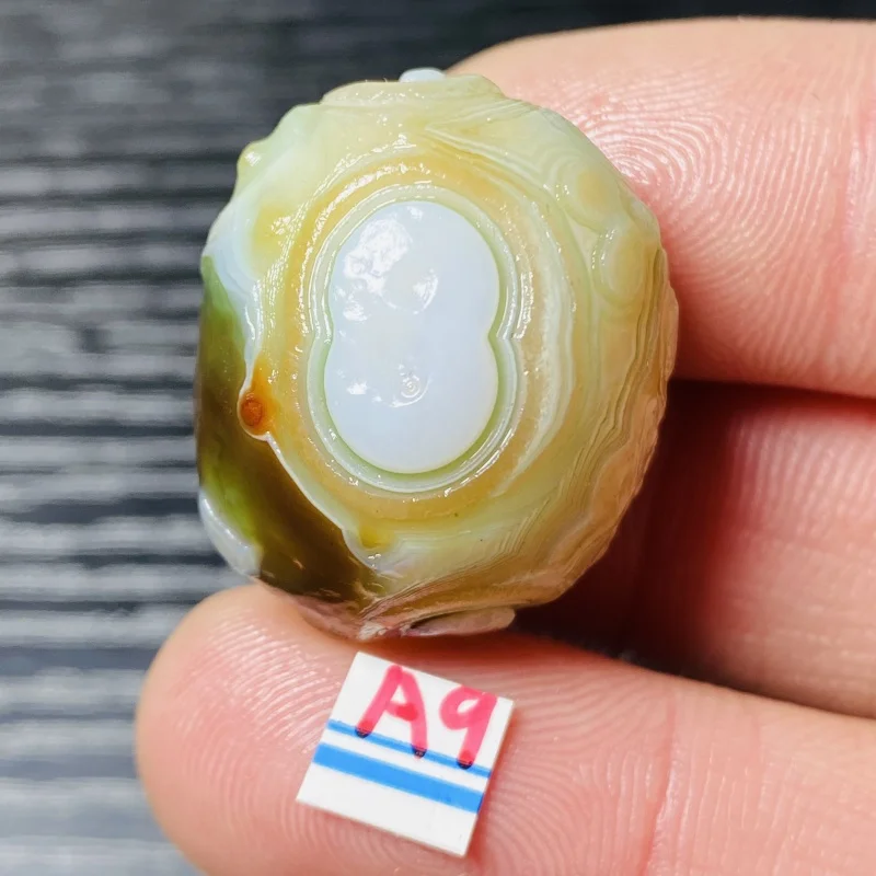 Натуральный камень сардоникс агат