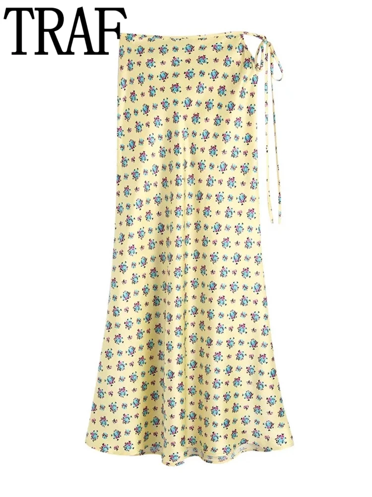 

Юбка трапециевидная атласная с завышенной талией и цветочным принтом