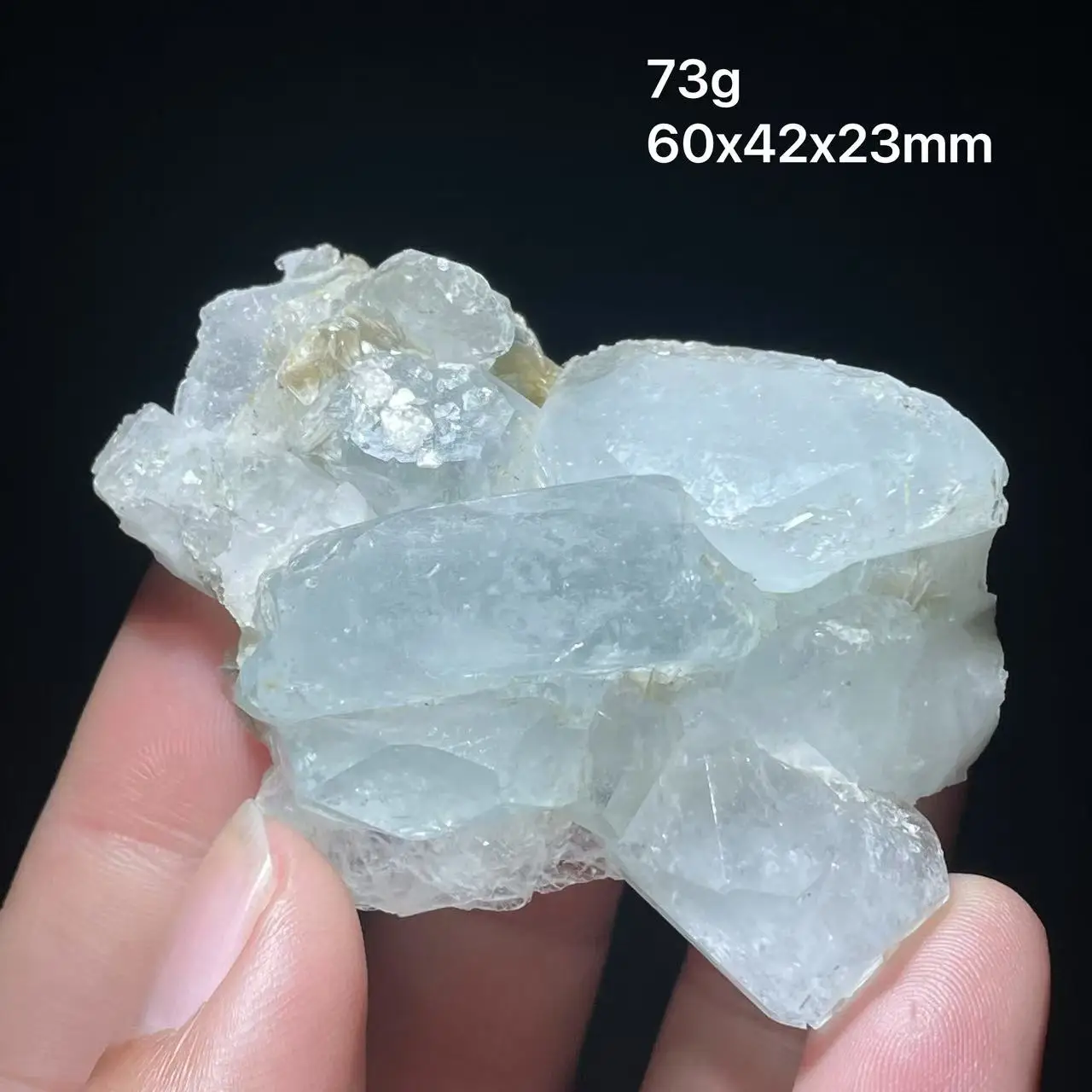 Натуральный минеральный образец аквамарина