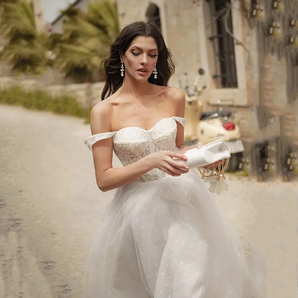

Charming Sexy Boho Lace Applique Wedding Dress Off The Shoulder Spaghetti Strap Backless Beach Bride Gowns Tulle Sweep Train