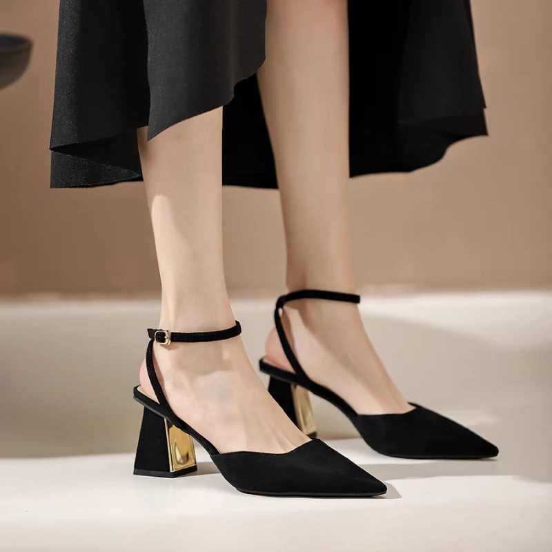 

2023 Summer New Pointed Fashion One Line Buckle Style Shallow Mouth Sandals Women's Comfortable Banquet Shoes Women