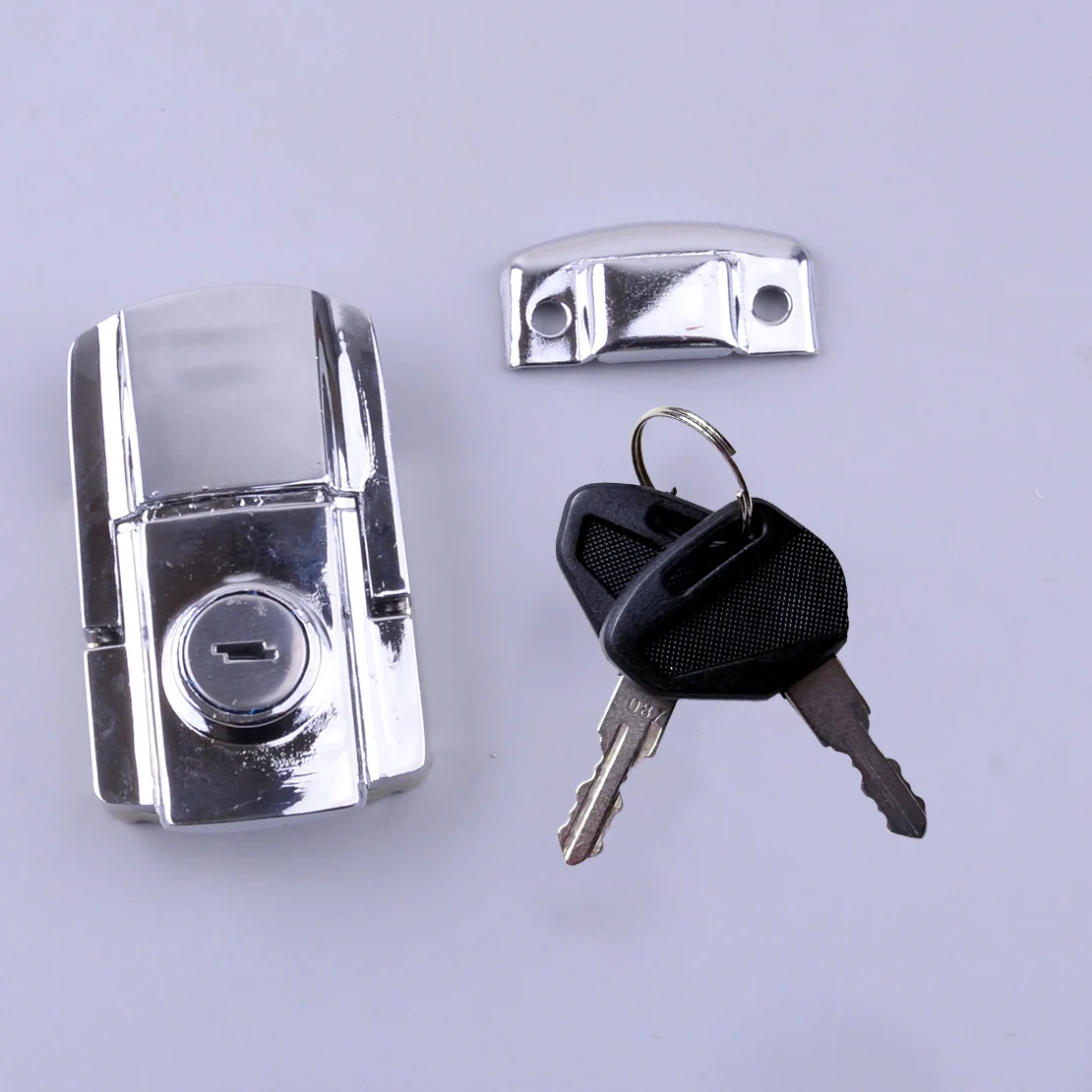 

Новый серебристый задний Чехол для мотоцикла, чехол для хранения, задний багажник, замок для багажа с 2 ключами, подходит для замены большой овцы