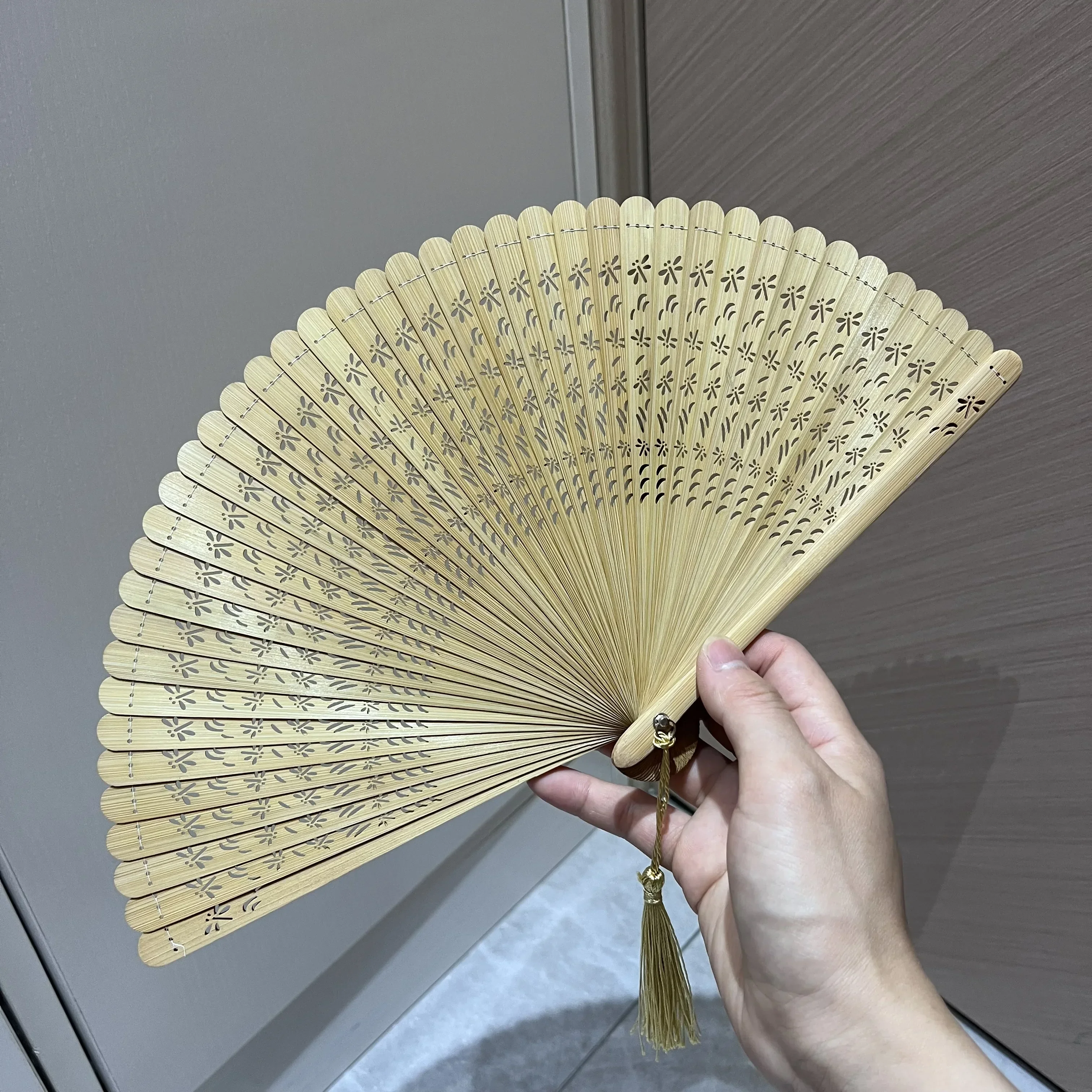 

Бамбуковый складной вентилятор 18 см