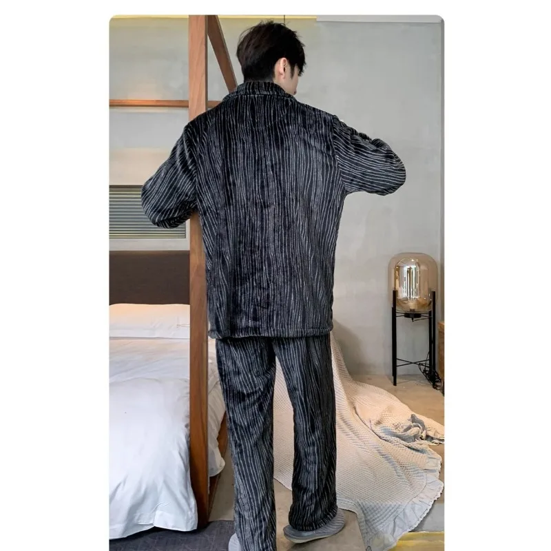 Пижама для мужчин осень-зима коралловый бархат плюс с толстой черной полосой